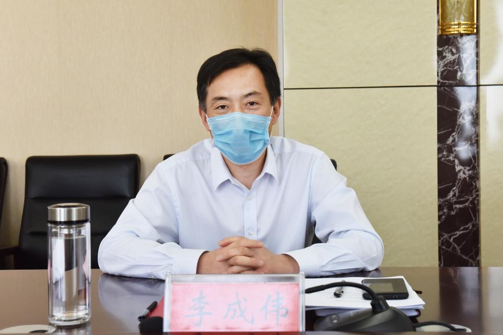 校长李成伟讲话