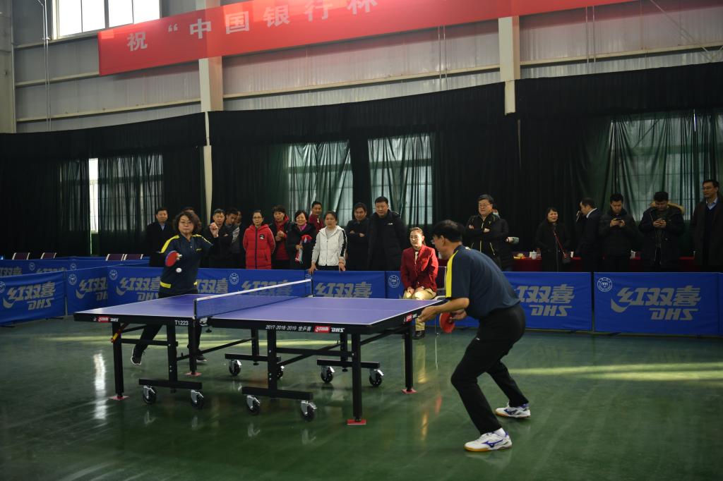 副校长王霞与新乡市委书记张国伟比赛